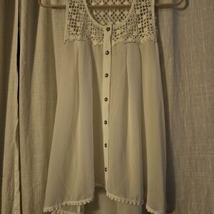 NWOT Elegant Cream Sleeveless Blouse